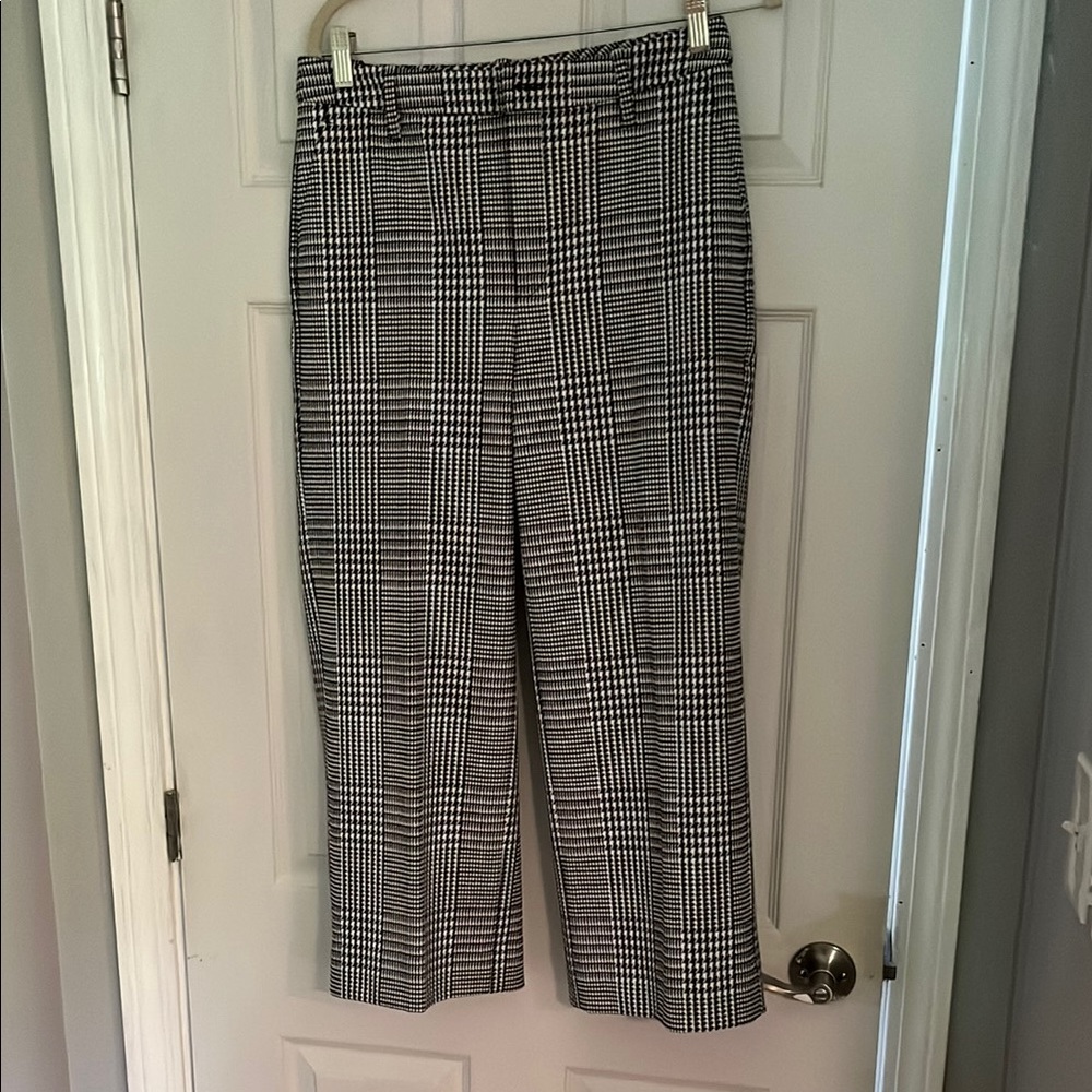 Banana Republic Black and White houndstooth Cropped Pants